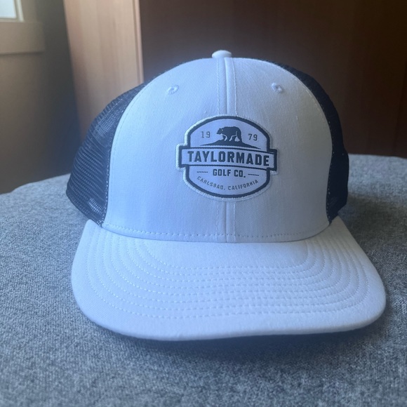Casquette TaylorMade Rouge - Ma Balle de Golf Logotée